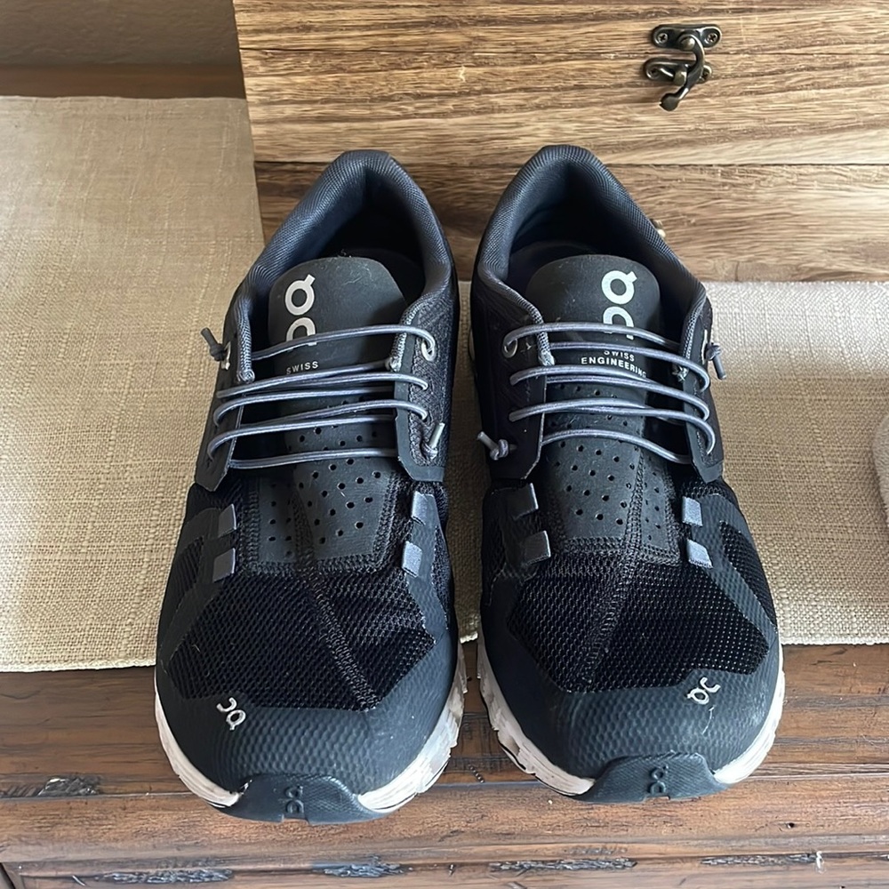 ON travel/running shoes size 8